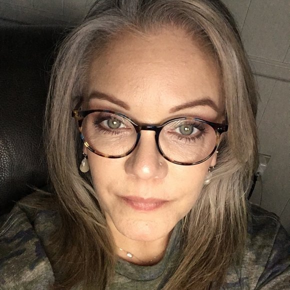 Meet your Posher, Stacy - Picture 2 of 2